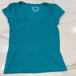 Turquoise short sleeve t-shirt. Size large.